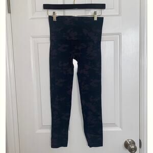 Spanx  Black Camo Look At Me Now CROPPED Leggings Size Medium